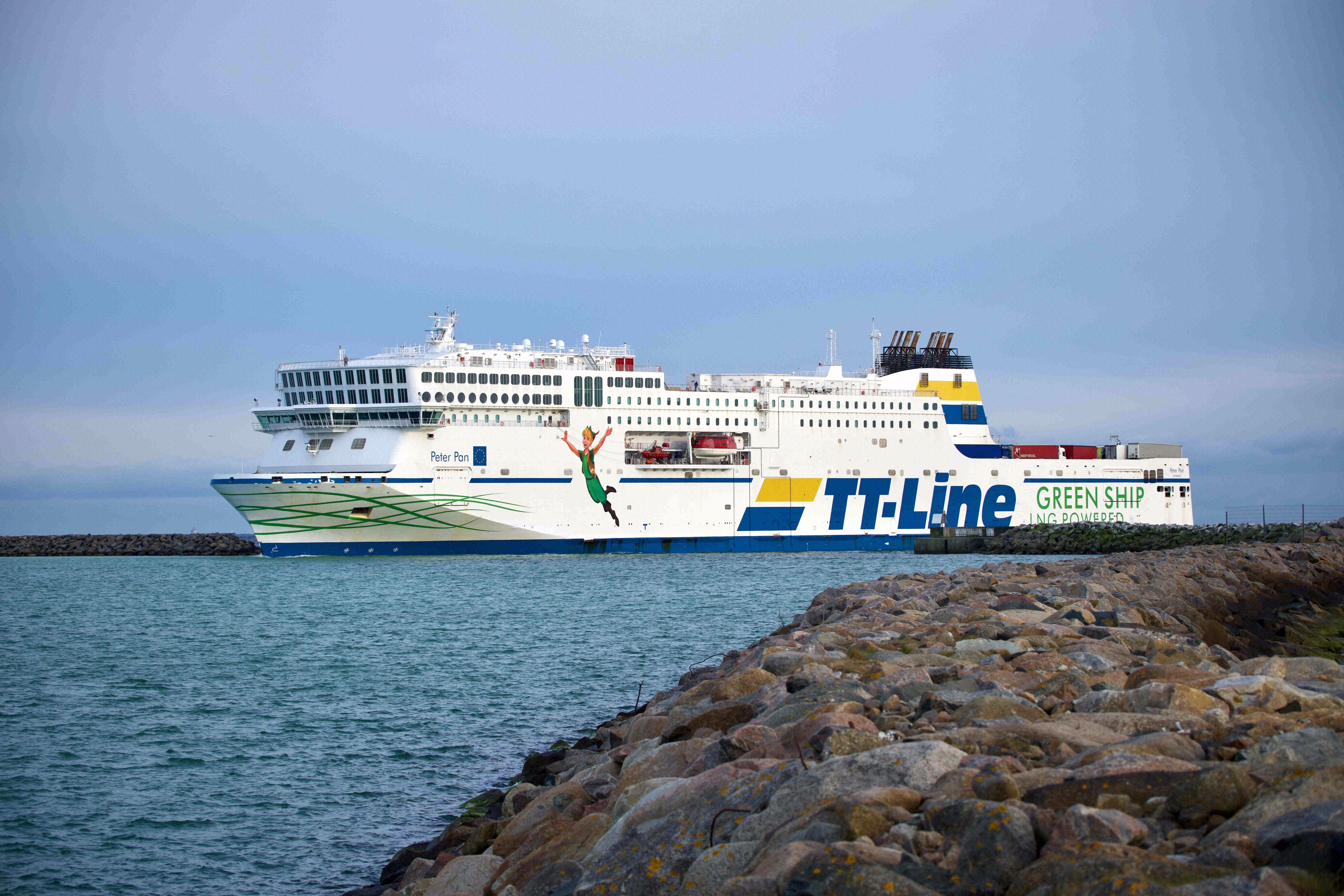 Die TT-Line-Fähre Peter Pan verlässt den Hafen von Trelleborg - mit ihr geht es direkt nach Klaipėda.